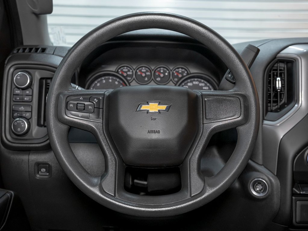 2023 Chevrolet Silverado 1500 in St-Jérôme, Quebec - 12 - w1024h768px