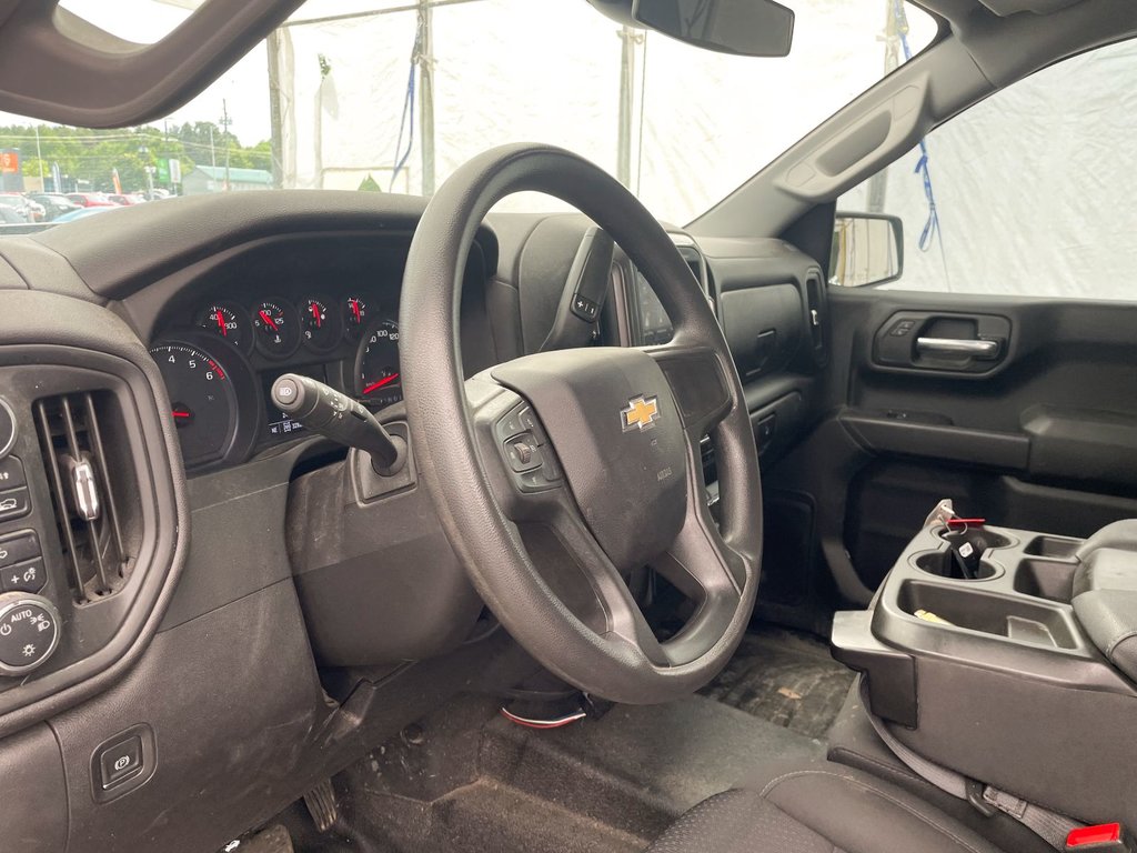 2023 Chevrolet Silverado 1500 in St-Jérôme, Quebec - 3 - w1024h768px