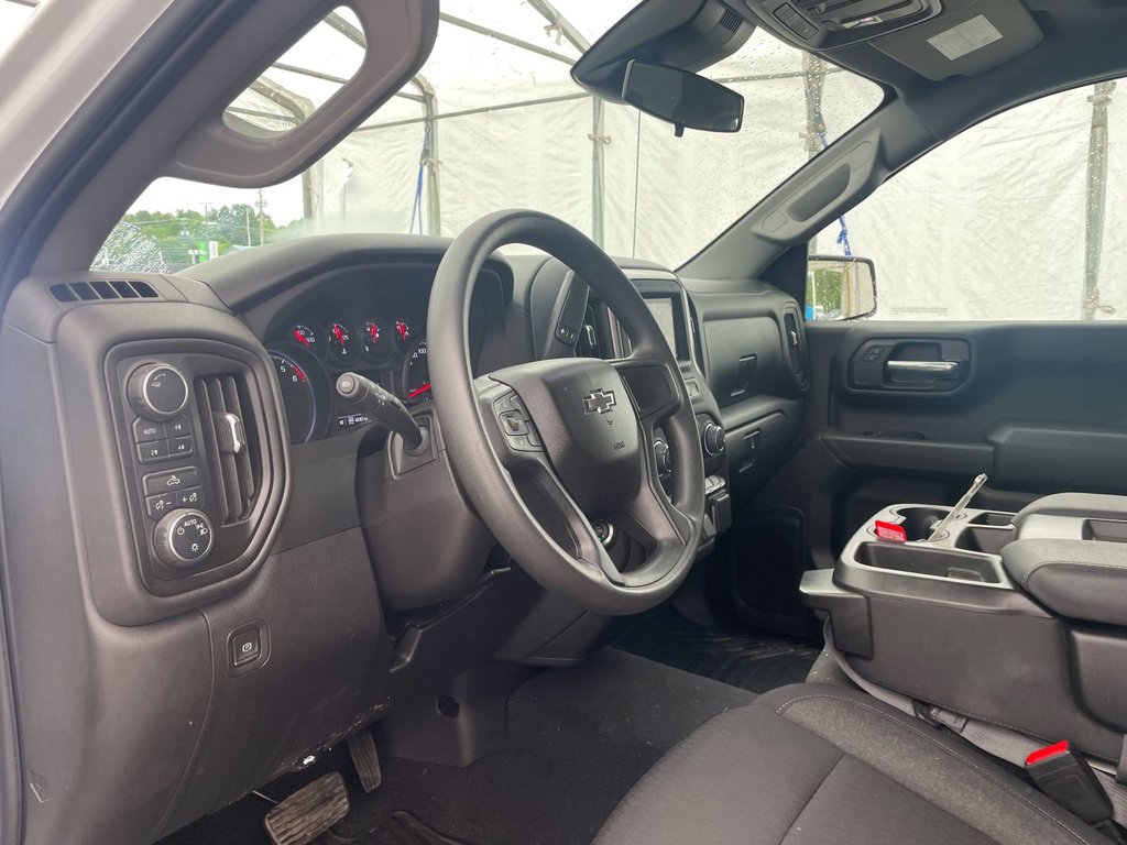 2023 Chevrolet Silverado 1500 in St-Jérôme, Quebec - 3 - w1024h768px