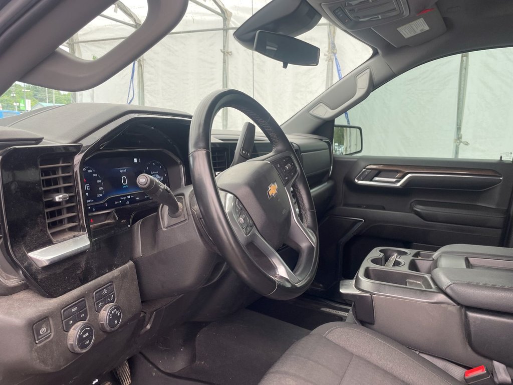 Chevrolet Silverado 1500  2023 à St-Jérôme, Québec - 3 - w1024h768px