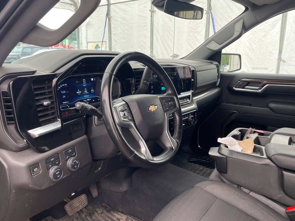 Chevrolet Silverado 1500  2023 à St-Jérôme, Québec - 3 - w1024h768px