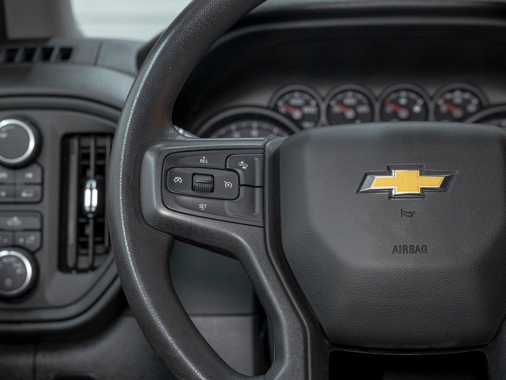 Chevrolet Silverado 1500  2023 à St-Jérôme, Québec - 17 - w1024h768px