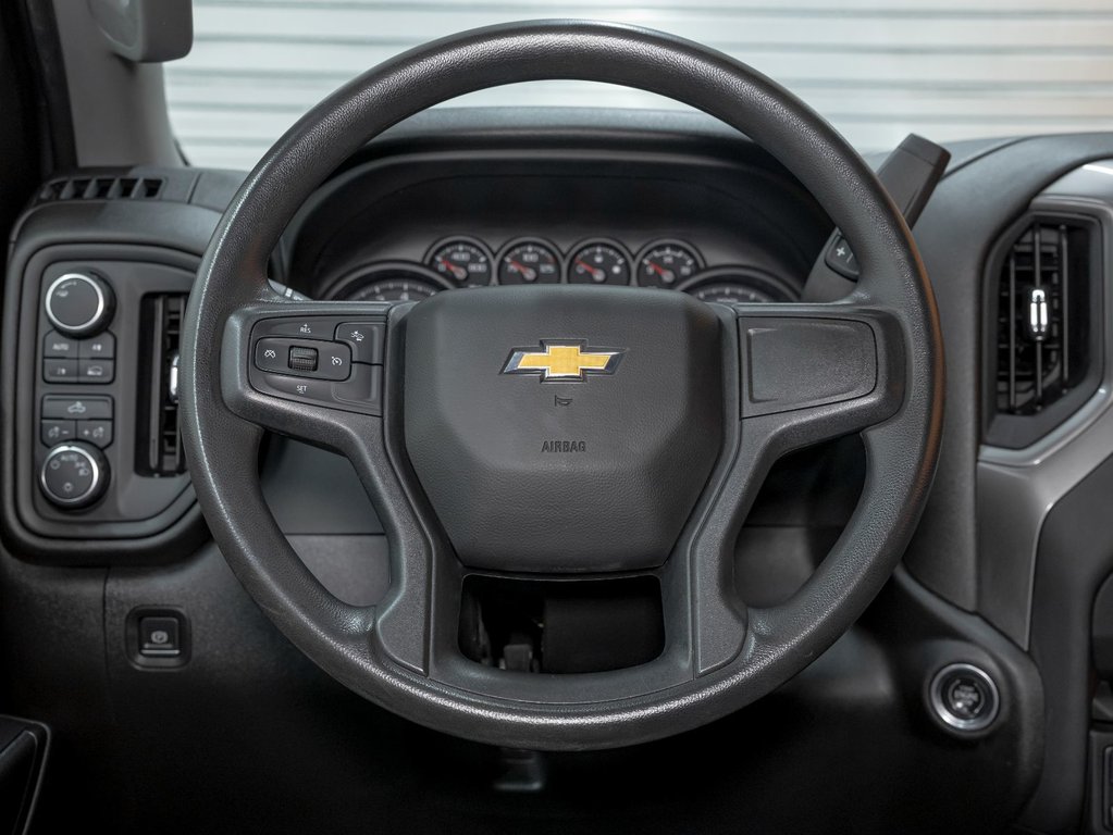 Chevrolet Silverado 1500  2023 à St-Jérôme, Québec - 18 - w1024h768px