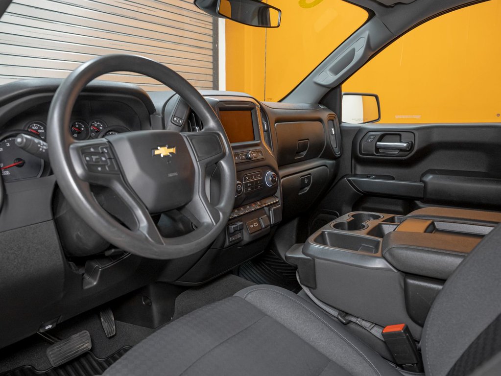 Chevrolet Silverado 1500  2023 à St-Jérôme, Québec - 2 - w1024h768px