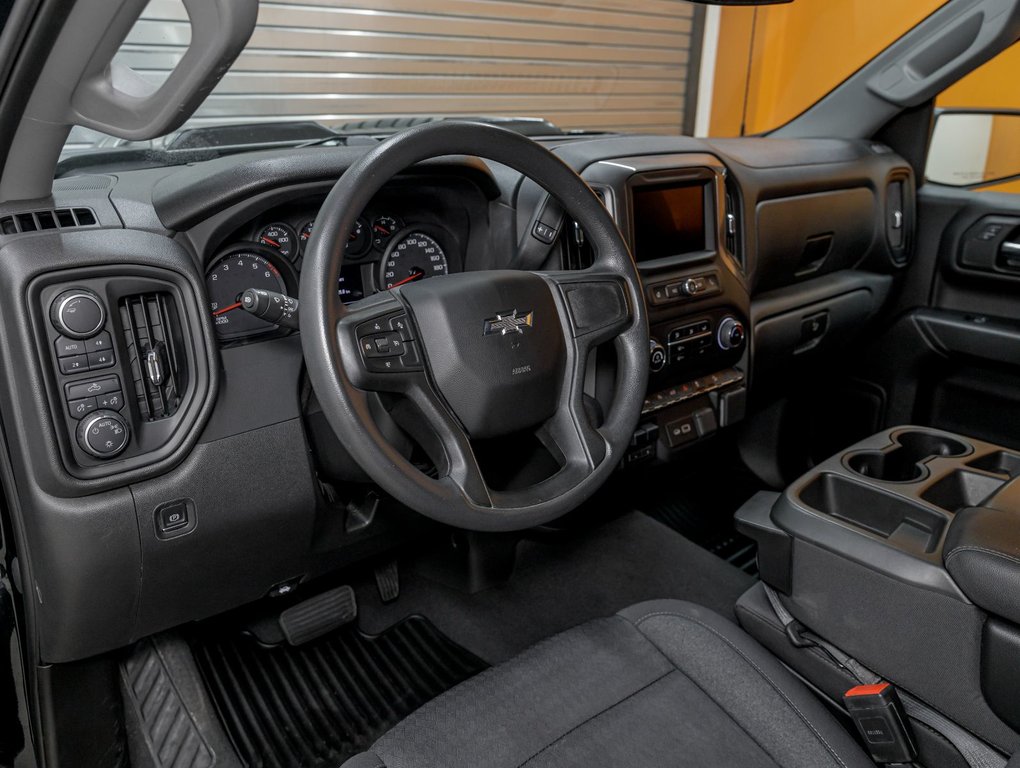 2023 Chevrolet Silverado 1500 in St-Jérôme, Quebec - 2 - w1024h768px