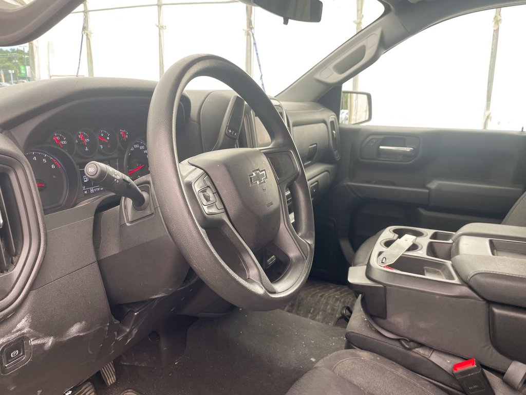 Chevrolet Silverado 1500  2023 à St-Jérôme, Québec - 3 - w1024h768px