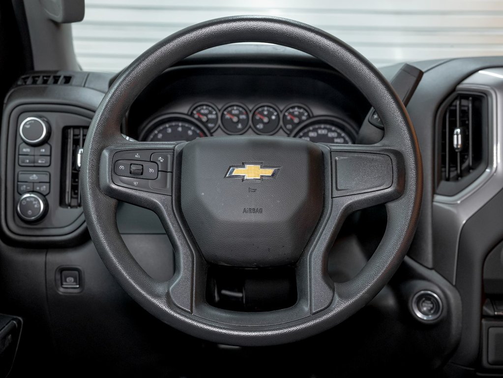 2023 Chevrolet Silverado 1500 in St-Jérôme, Quebec - 18 - w1024h768px