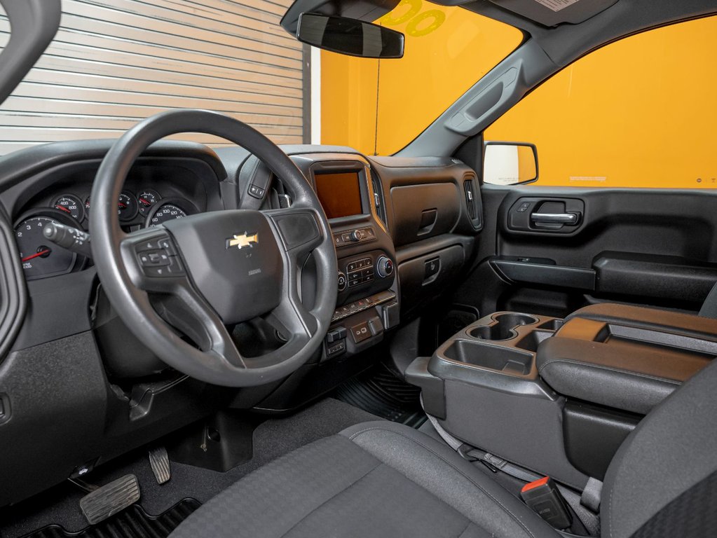 2023 Chevrolet Silverado 1500 in St-Jérôme, Quebec - 2 - w1024h768px