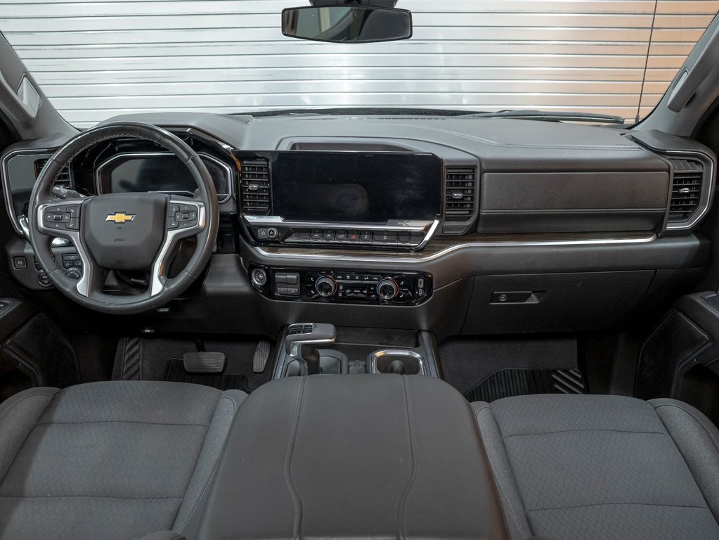 Chevrolet Silverado 1500  2023 à St-Jérôme, Québec - 9 - w1024h768px