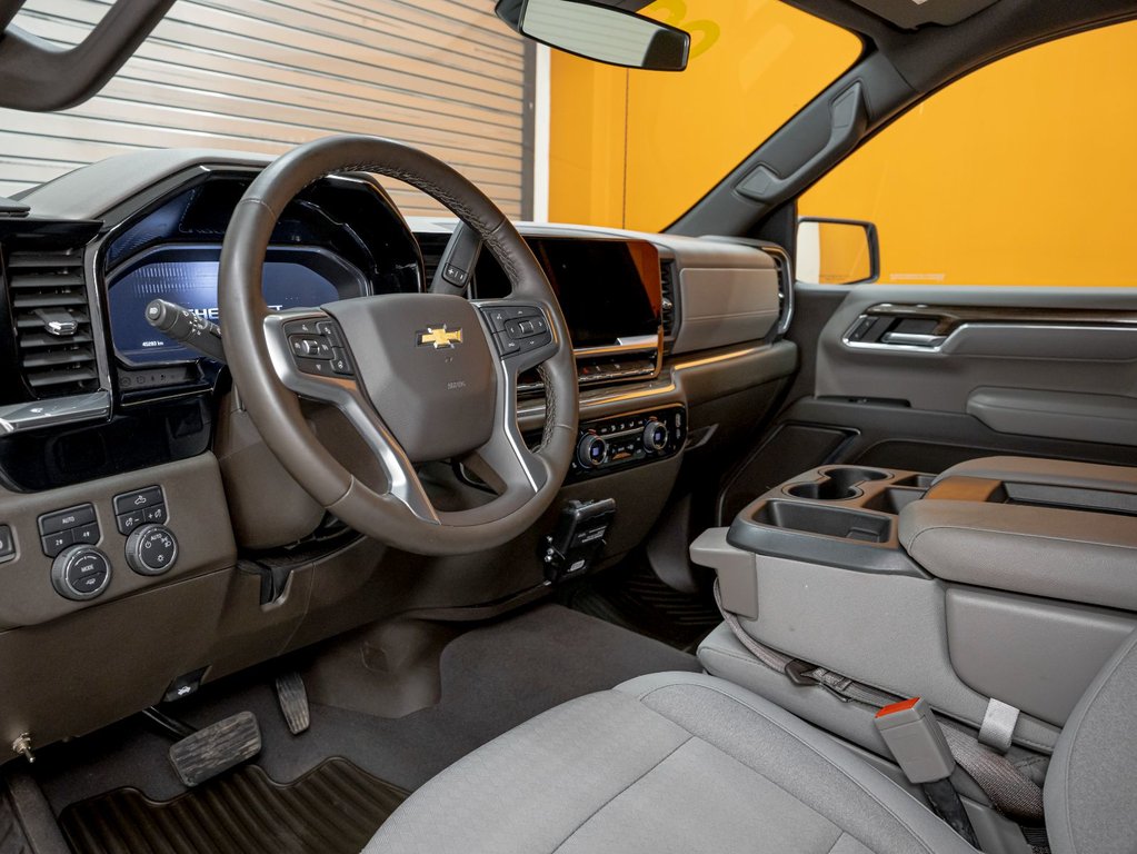 2023 Chevrolet Silverado 1500 in St-Jérôme, Quebec - 2 - w1024h768px