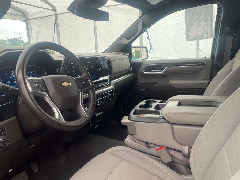 2023 Chevrolet Silverado 1500 in St-Jérôme, Quebec - 3 - w1024h768px