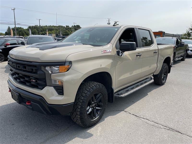 Chevrolet Silverado 1500  2023 à St-Jérôme, Québec - 1 - w1024h768px