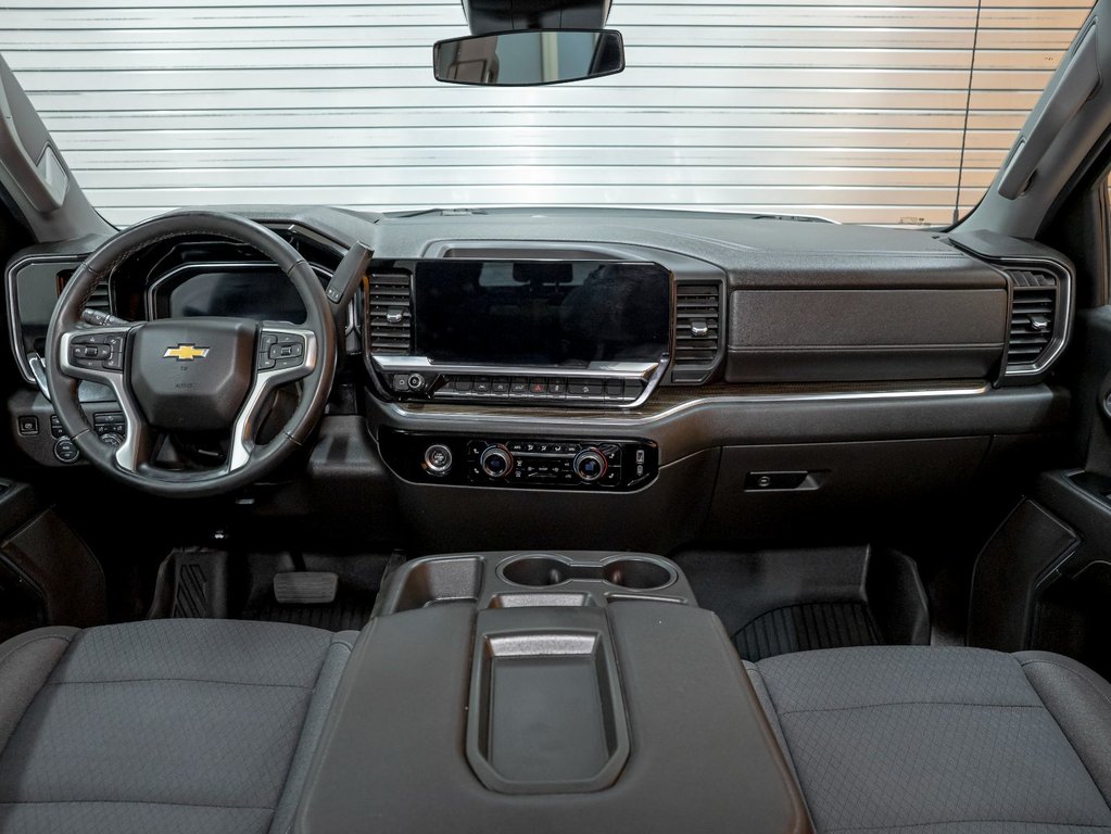 Chevrolet Silverado 1500  2023 à St-Jérôme, Québec - 11 - w1024h768px