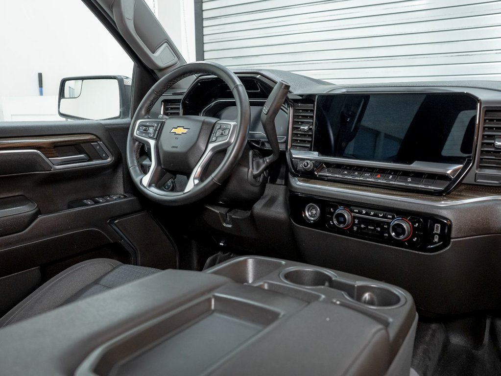 Chevrolet Silverado 1500  2023 à St-Jérôme, Québec - 27 - w1024h768px