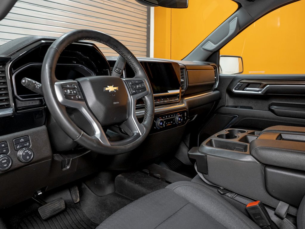 Chevrolet Silverado 1500  2023 à St-Jérôme, Québec - 2 - w1024h768px