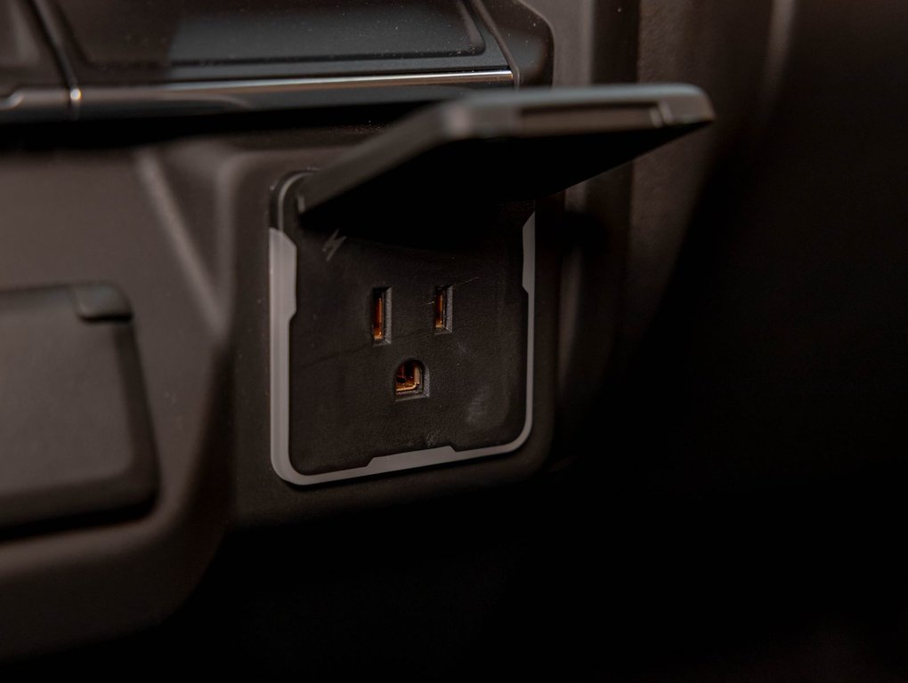 2023 Chevrolet Silverado 1500 in St-Jérôme, Quebec - 21 - w1024h768px