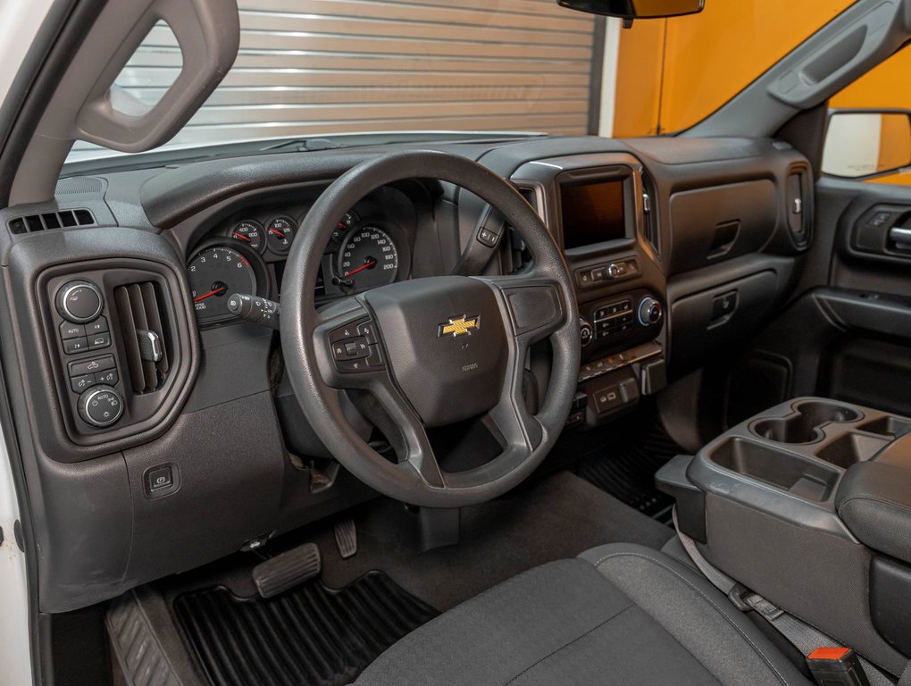 2023 Chevrolet Silverado 1500 in St-Jérôme, Quebec - 2 - w1024h768px