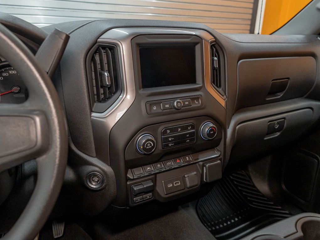 2023 Chevrolet Silverado 1500 in St-Jérôme, Quebec - 17 - w1024h768px