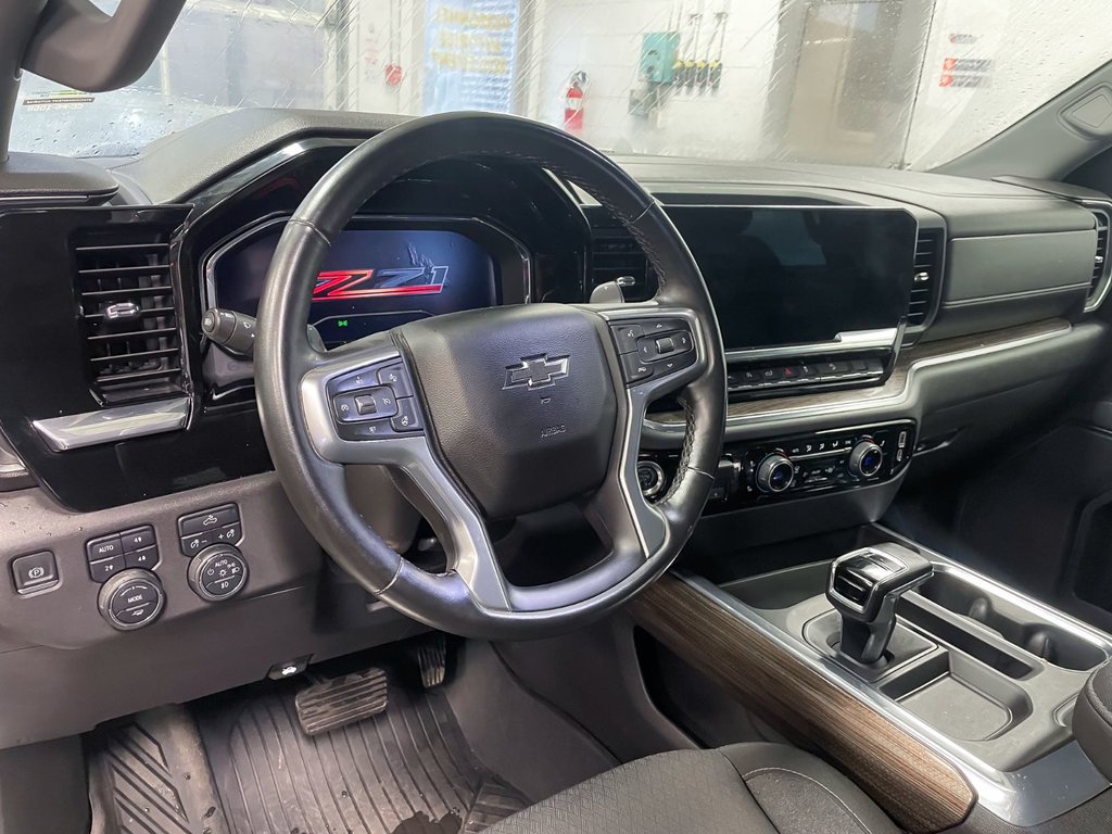 Chevrolet Silverado 1500  2023 à St-Jérôme, Québec - 4 - w1024h768px