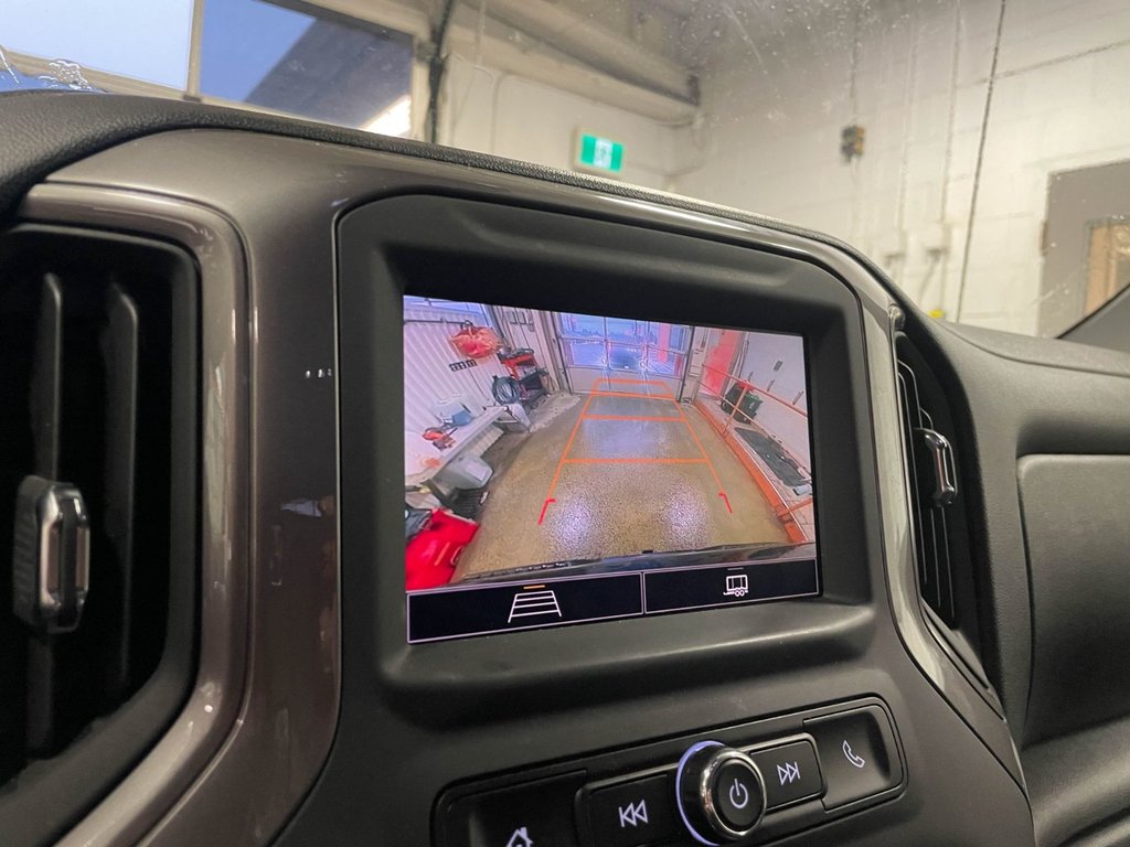 Chevrolet Silverado 1500  2023 à St-Jérôme, Québec - 12 - w1024h768px