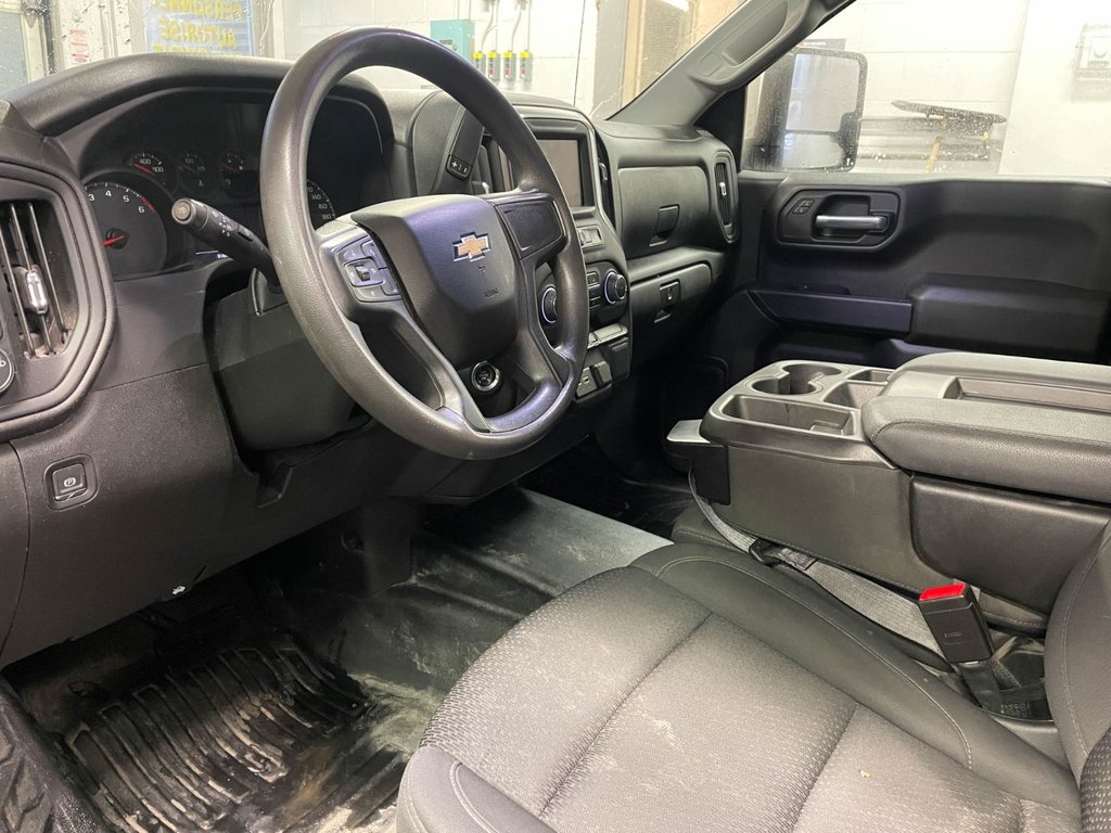 Chevrolet Silverado 1500  2023 à St-Jérôme, Québec - 3 - w1024h768px