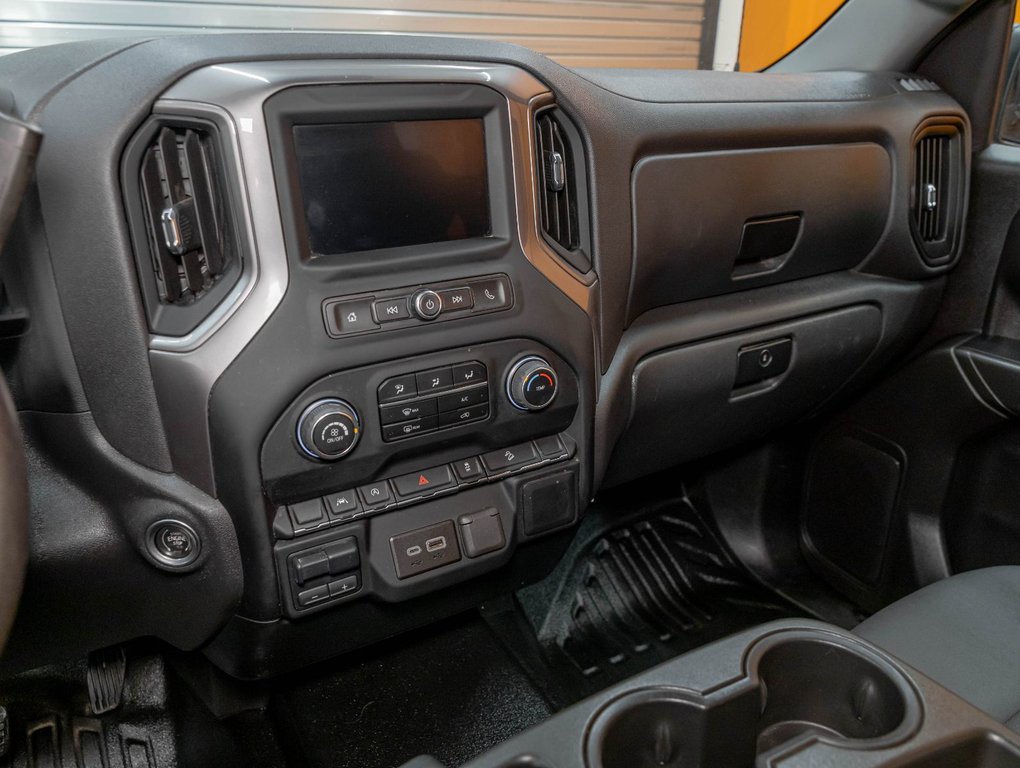 2023 Chevrolet Silverado 1500 in St-Jérôme, Quebec - 17 - w1024h768px