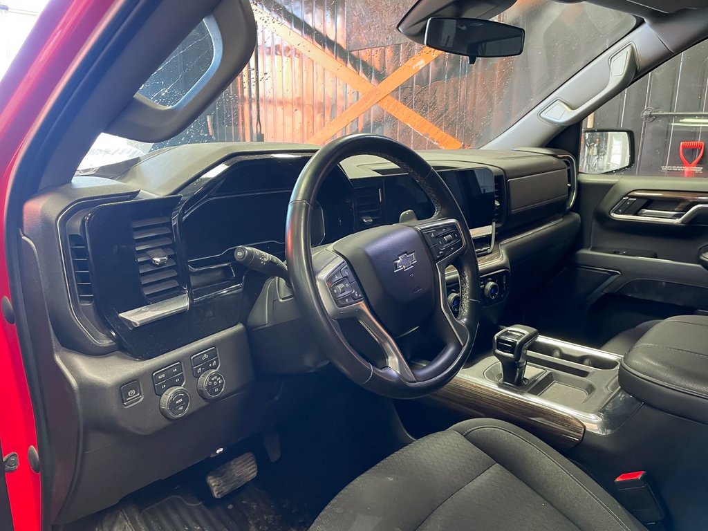 Chevrolet Silverado 1500  2023 à St-Jérôme, Québec - 4 - w1024h768px
