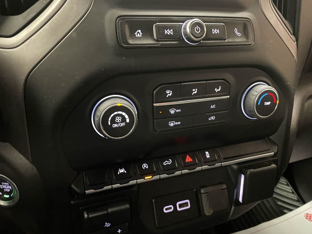 Chevrolet Silverado 1500  2023 à St-Jérôme, Québec - 13 - w1024h768px