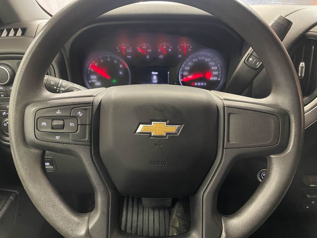 Chevrolet Silverado 1500  2023 à St-Jérôme, Québec - 14 - w1024h768px