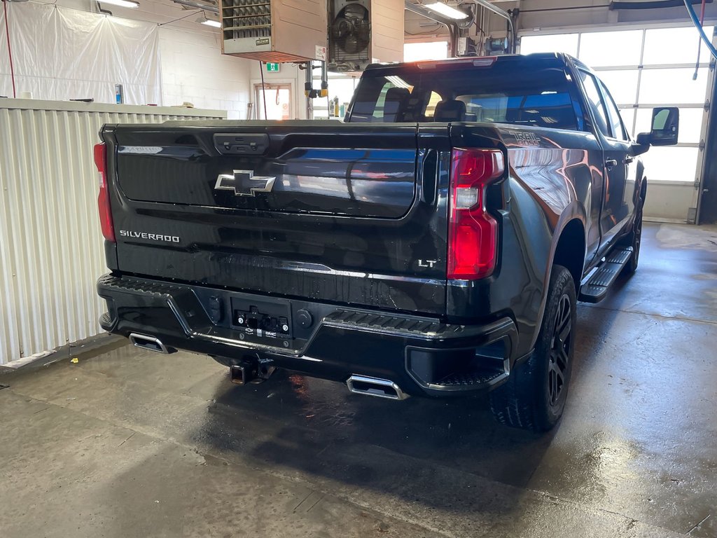 Chevrolet Silverado 1500  2023 à St-Jérôme, Québec - 9 - w1024h768px