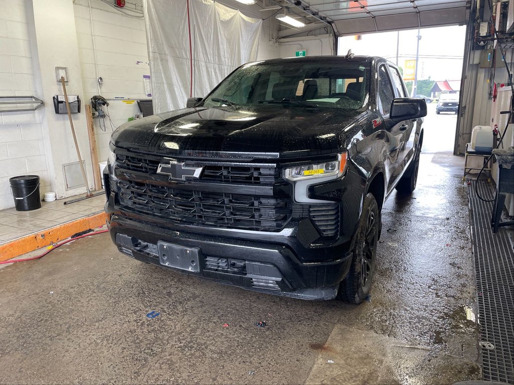 Chevrolet Silverado 1500  2023 à St-Jérôme, Québec - 1 - w1024h768px