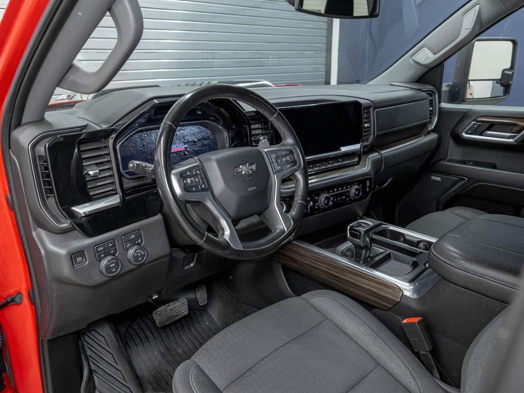 2023 Chevrolet Silverado 1500 in St-Jérôme, Quebec - 2 - w1024h768px