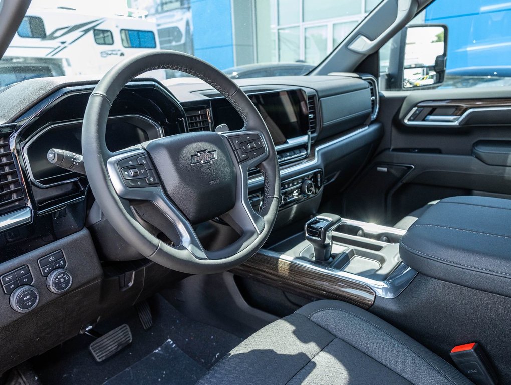 2024 Chevrolet Silverado 1500 in St-Jérôme, Quebec - 16 - w1024h768px