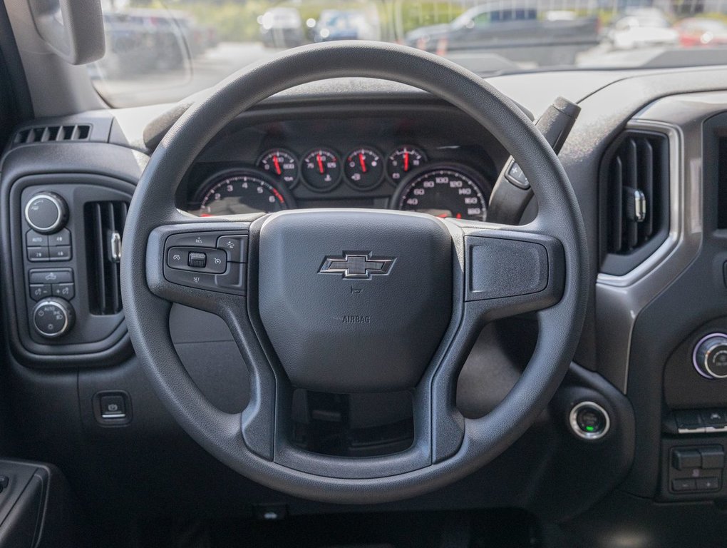 Chevrolet Silverado 1500  2024 à St-Jérôme, Québec - 13 - w1024h768px