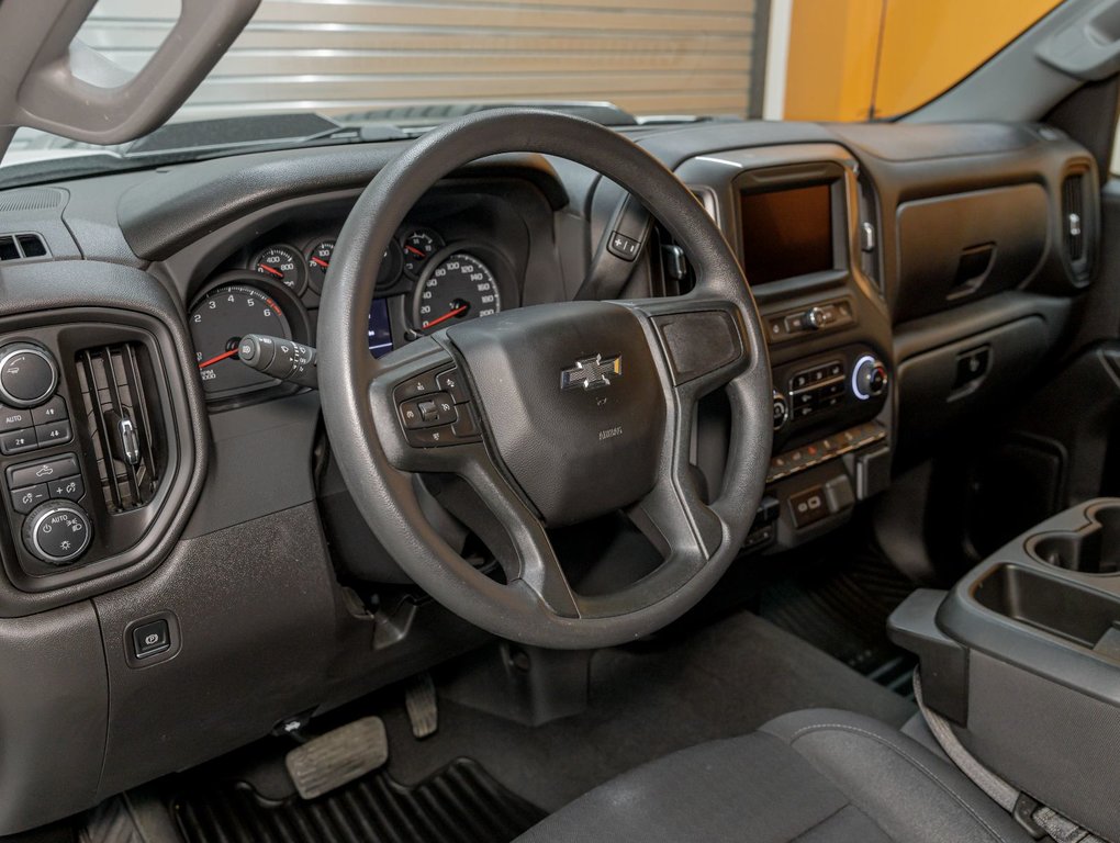 Chevrolet Silverado 1500  2024 à St-Jérôme, Québec - 2 - w1024h768px