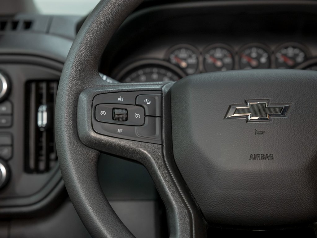2024 Chevrolet Silverado 1500 in St-Jérôme, Quebec - 14 - w1024h768px