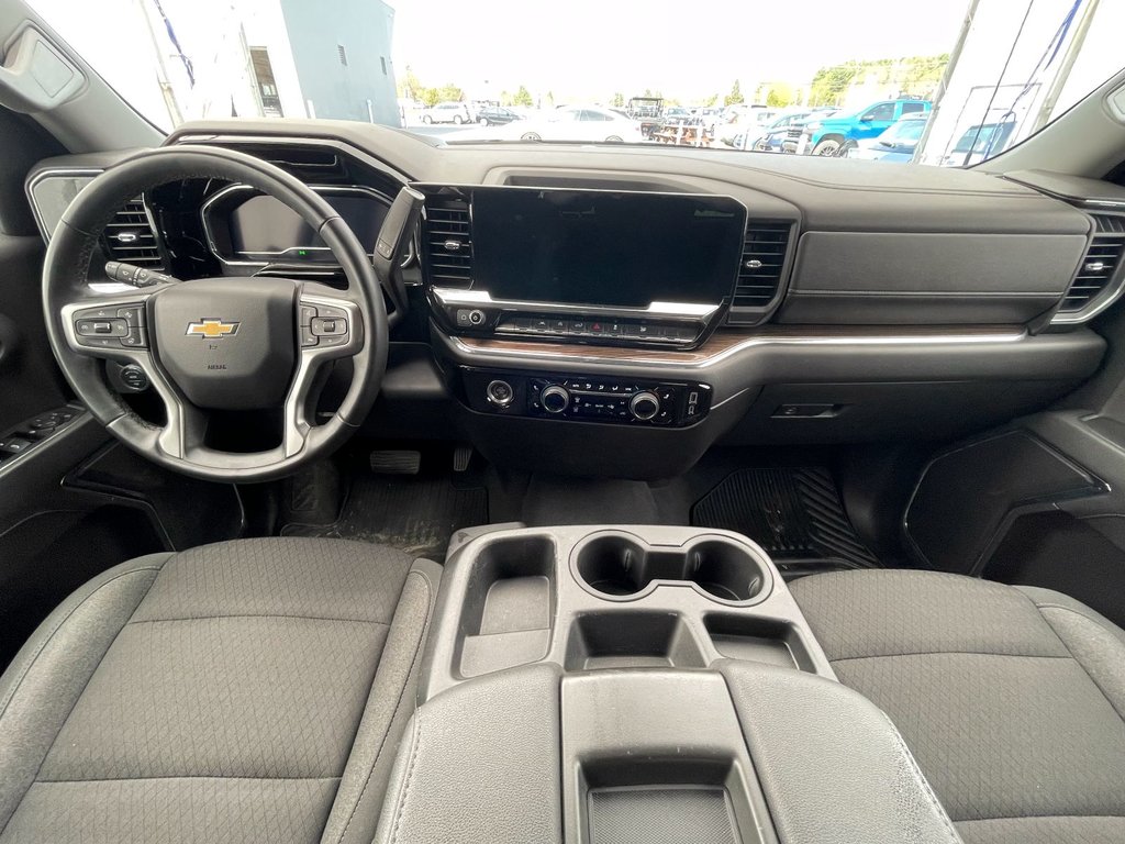 Chevrolet Silverado 1500  2024 à St-Jérôme, Québec - 12 - w1024h768px