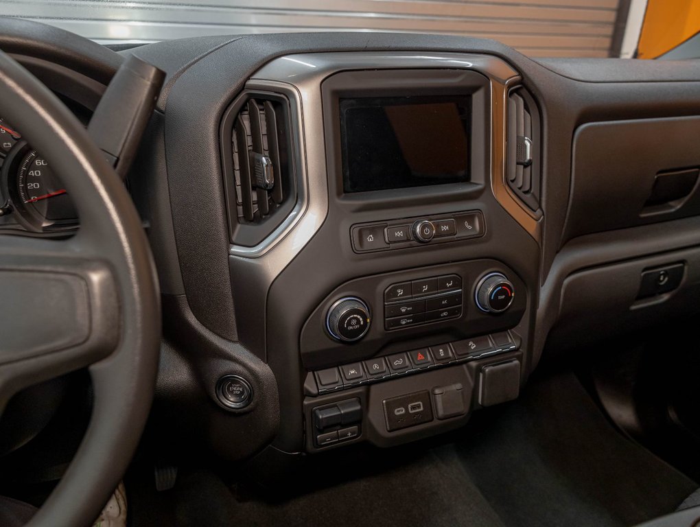 2024 Chevrolet Silverado 1500 in St-Jérôme, Quebec - 17 - w1024h768px