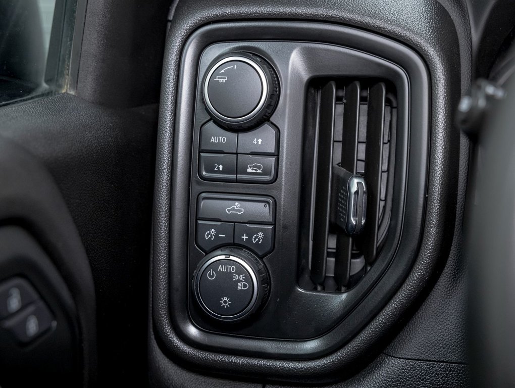 2024 Chevrolet Silverado 1500 in St-Jérôme, Quebec - 23 - w1024h768px