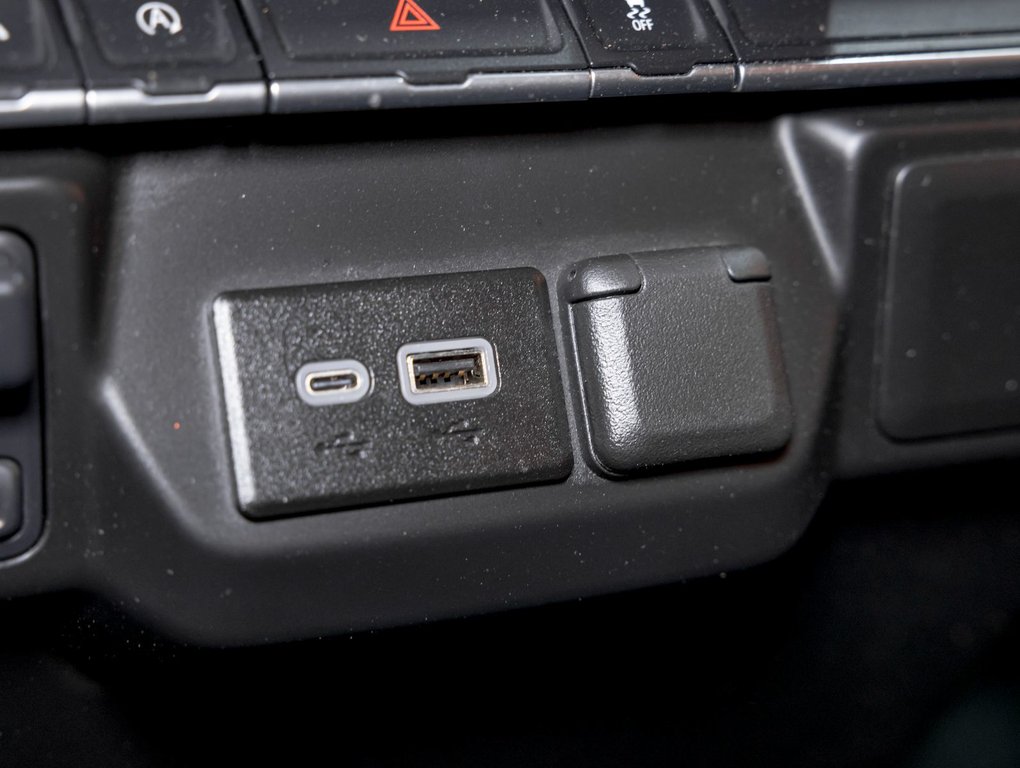 2024 Chevrolet Silverado 1500 in St-Jérôme, Quebec - 20 - w1024h768px