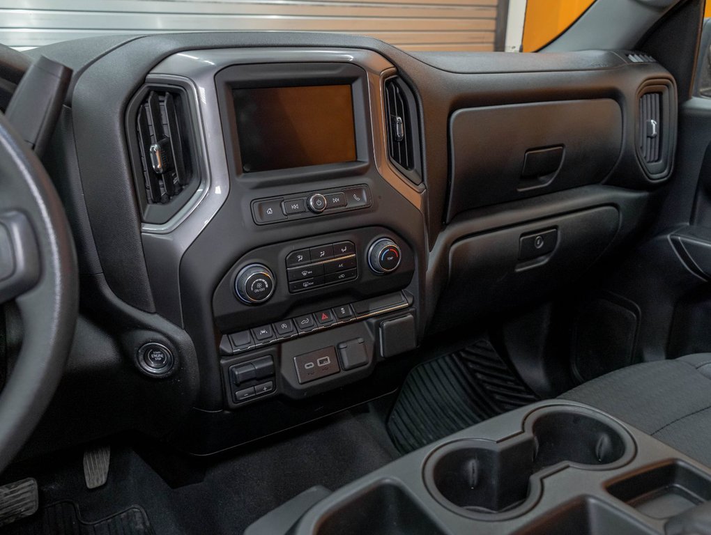 2024 Chevrolet Silverado 1500 in St-Jérôme, Quebec - 17 - w1024h768px