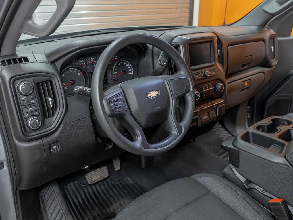 2024 Chevrolet Silverado 1500 in St-Jérôme, Quebec - 2 - w1024h768px