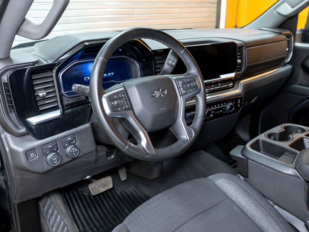 2024 Chevrolet Silverado 1500 in St-Jérôme, Quebec - 2 - w1024h768px