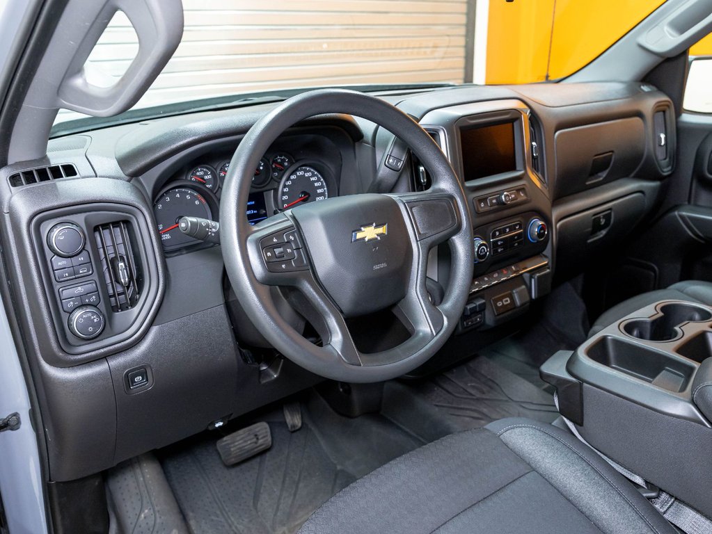 2024 Chevrolet Silverado 1500 in St-Jérôme, Quebec - 2 - w1024h768px