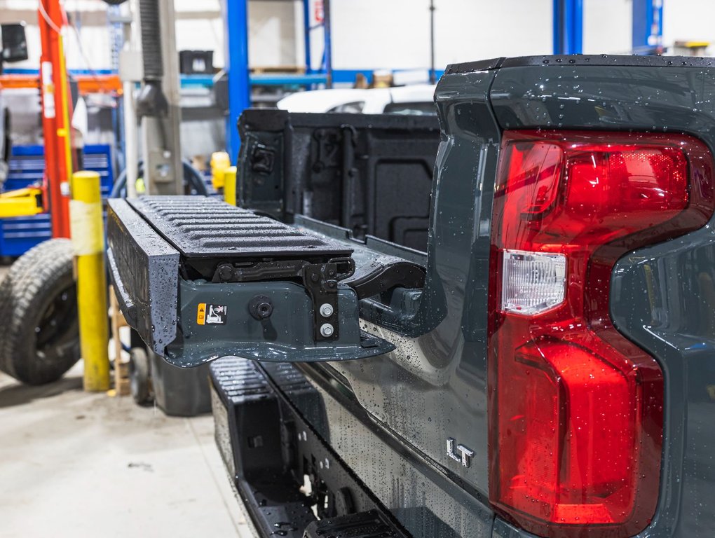 2025 Chevrolet Silverado 1500 in St-Jérôme, Quebec - 36 - w1024h768px