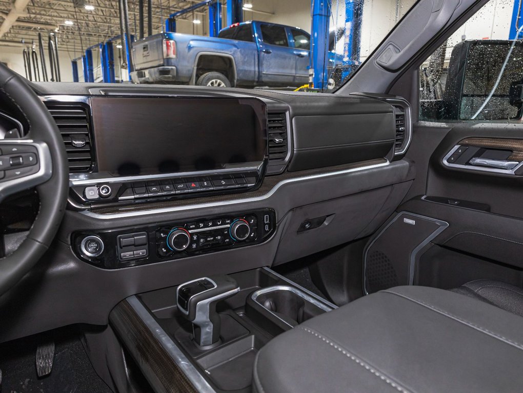 2025 Chevrolet Silverado 1500 in St-Jérôme, Quebec - 22 - w1024h768px