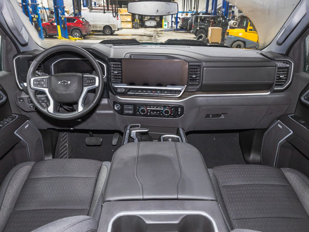 2025 Chevrolet Silverado 1500 in St-Jérôme, Quebec - 4 - w1024h768px