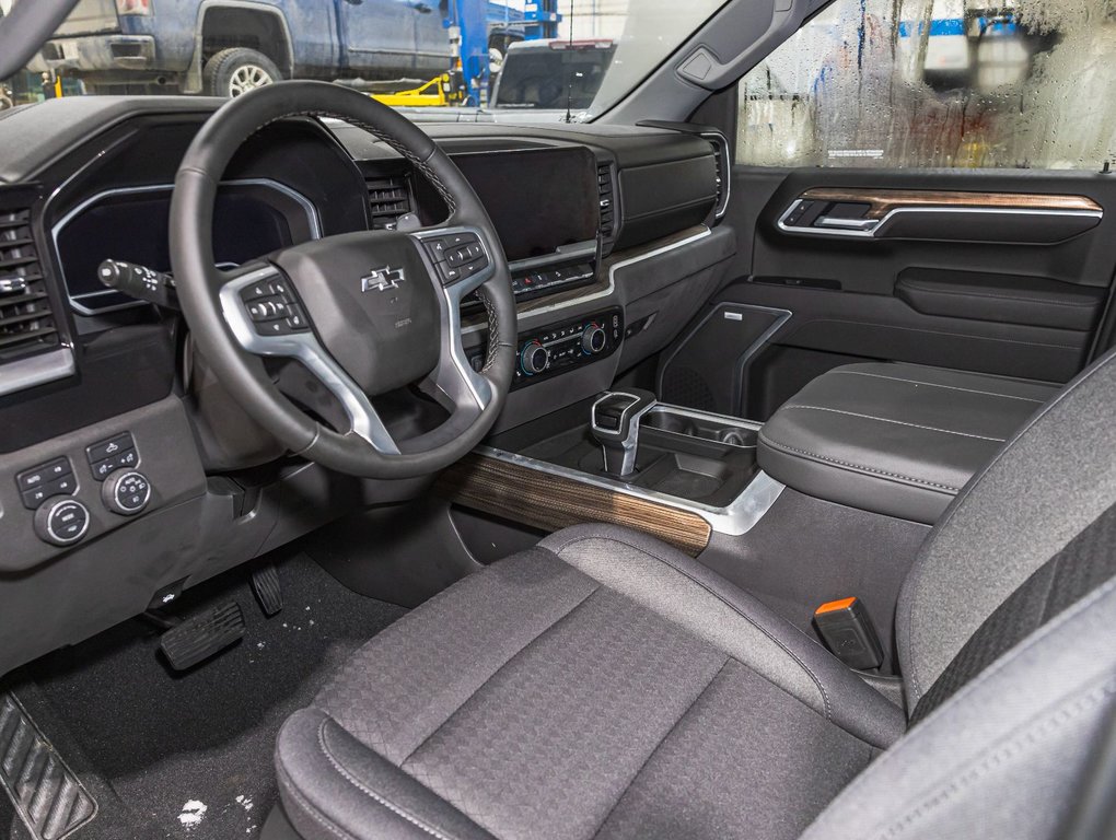 2025 Chevrolet Silverado 1500 in St-Jérôme, Quebec - 12 - w1024h768px