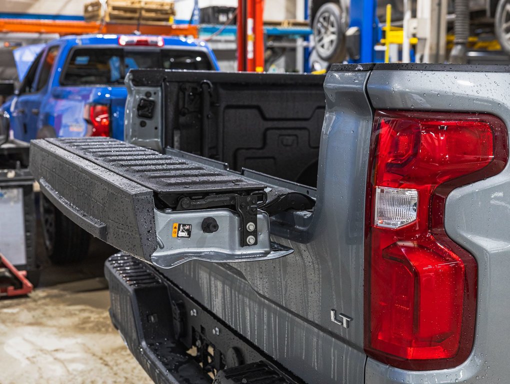 2025 Chevrolet Silverado 1500 in St-Jérôme, Quebec - 37 - w1024h768px