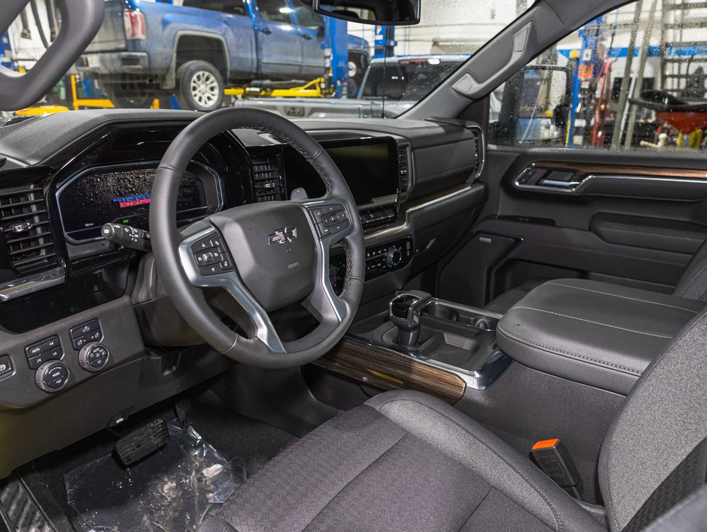 2025 Chevrolet Silverado 1500 in St-Jérôme, Quebec - 13 - w1024h768px